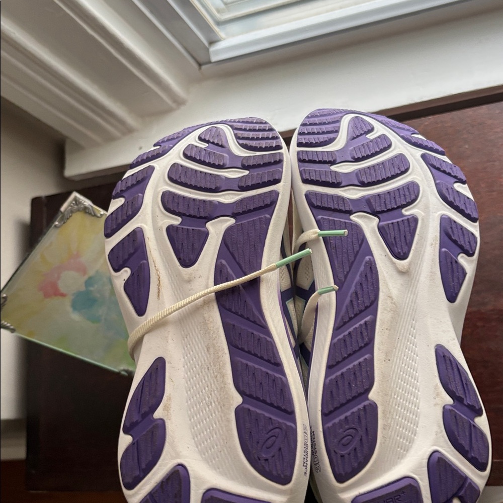 ASICS White and Purple gt 2000 v12 - Picture 6 of 6